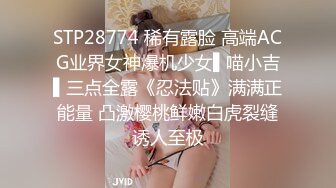 肉感巨乳骚御姐！浴室洗澡吃屌！穿上开档牛仔裤，后入大肥臀奶子直晃