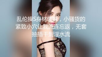 漂亮眼睛口罩美女钟爱黄瓜自慰，舔弄黄瓜展示口活，站立抬腿特写黄瓜插入，毛毛浓密手指扣弄高潮出浆