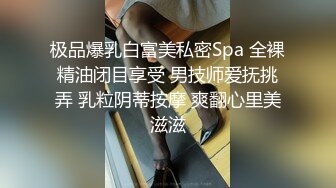 屌丝潜入学校女厕偷拍学生妹妹尿尿，遇到同好说我占了他宝地,在外面挥舞拳头让我走