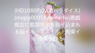 写字楼女厕黑衣白裤红指甲美职员 强劲的嫩穴把密长阴毛全冲开了