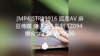 后入90后美女，喜欢这个姿势吗？