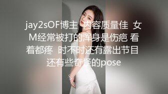 两个性感白衣妹子玩得不亦乐乎