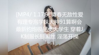 Ria 久留美她想看着你手淫，同时她吐到你的嘴里，吮吸你的舌头