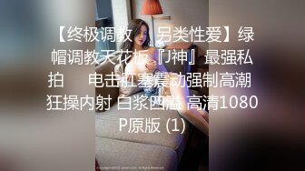 苗条骚女被两个男人任意玩弄，肉棒无套干嫩穴就是要中出