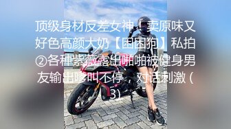 黑丝高跟美女电梯口玩全裸