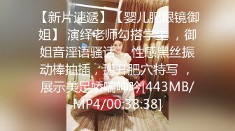 [MP4/ 369M]&nbsp;&nbsp; 气质少妇和老公客厅沙发上直播第一人称口交，全程露脸，对白很刺激