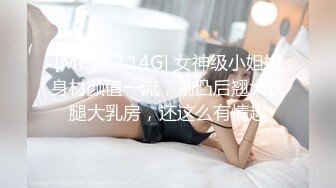 [MP4]甜美牛仔短裤妹子，穿上白色网袜沙发上骑坐抽插，床上侧入大力猛操呻吟