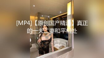 群战多男战一女有观战有撸管还有一个在操逼，卫生间洗澡抠逼