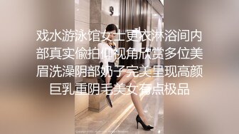 18学生嫩妹女仆装和粉丝视频自慰，黑色开档网袜，M腿坐椅子掰穴，震动假屌插入多毛小穴，骑乘假屌自己动伸缩浪叫