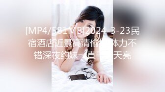 叼嘿哥勾搭1牛仔裙甜美妹纸，张开双腿掰穴揉搓闭眼享受，抬双腿抽插上位骑乘，扶着屁股一下下撞击