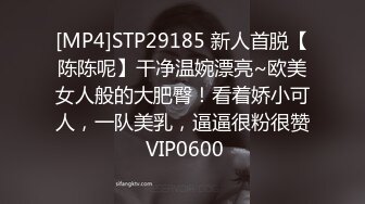 巨乳表妹的罕见骚劲，手握着表哥的肉棒就吃起来，艹得两个奶子摇来摇去！