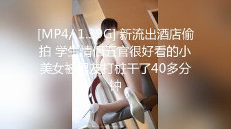 小伙子陪极品小女友来撒尿 刚被刮了毛B胡渣子冒尖扎嘴