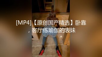 某艺术院校极品美女不小心喝醉后被人换了3套衣服和丝袜进行玩弄，阴毛浓密，小穴和乳房都粉嫩，绝对不止被干一次！