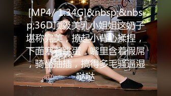 邪恶的房东暗藏摄像头偷窥多位美女租客洗澡 (2)